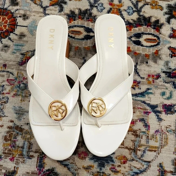 DKNY 3" Wedge Open Toes White Sandals Cork Wedge, sz 9.5 - Picture 1 of 5